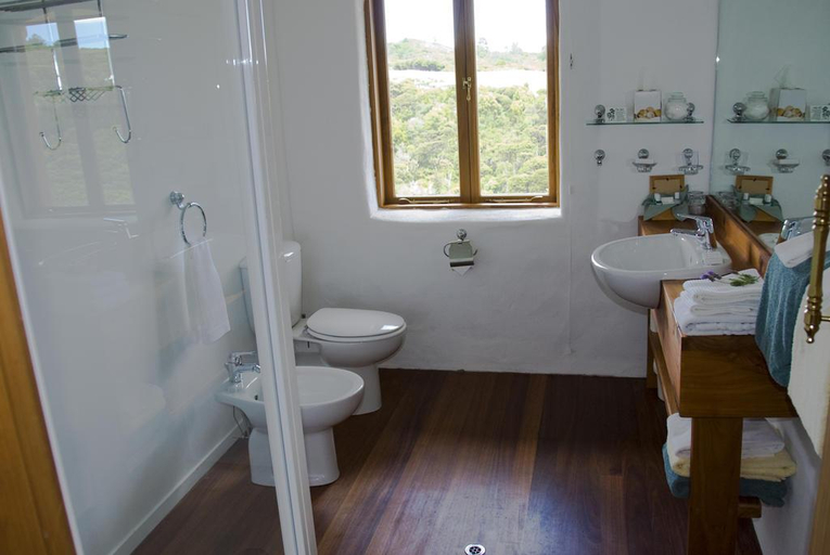 Bathroom 4, Earthsong Lodge, Auckland