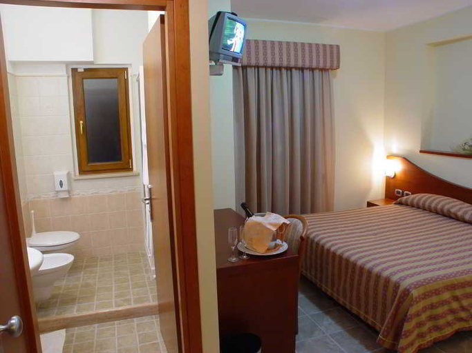 Bedroom 3, Hotel La Fenice, L'Aquila