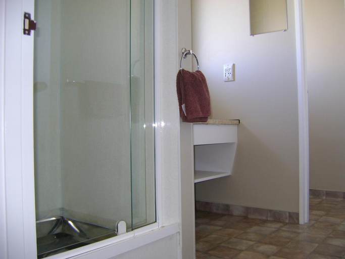 Bathroom 5, Avenue Motel, Waitaki