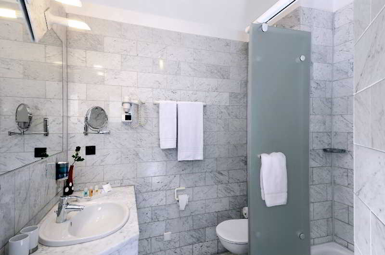 Bathroom 4, Kastens Hotel, Düsseldorf