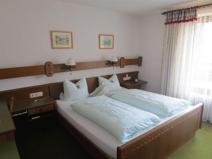 Bedroom 2, Hotel Alp Inn - Chiemgaukarte inclusive, Traunstein