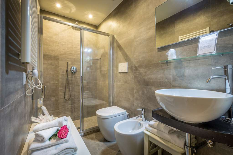 Bathroom 4, Hotel La Scaletta, Florence