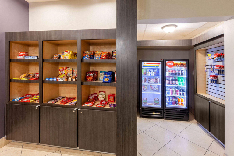 Public Area 2, La Quinta Inn & Suites by Wyndham Lumberton, Hardin