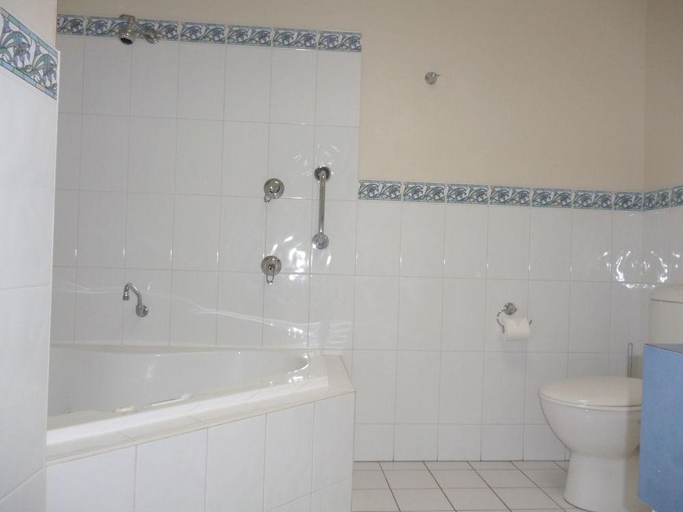 Bathroom 3, Tranquilles Bed and Breakfast, Latrobe - Pt A