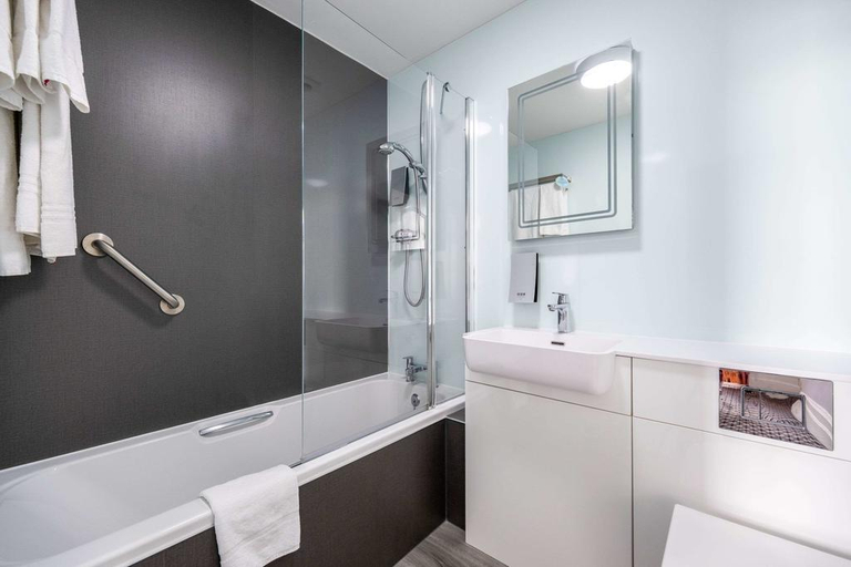 Bathroom 3, San Clu Hotel, Kent