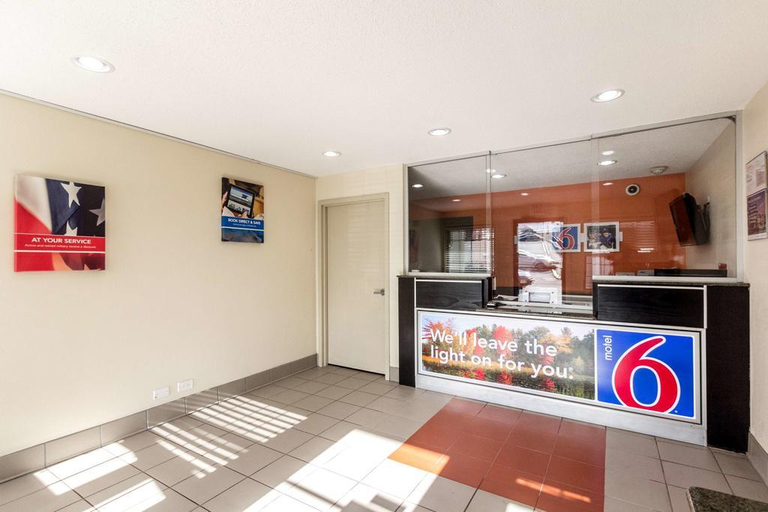 Public Area 3, Motel 6 Brunswick NJ, Middlesex