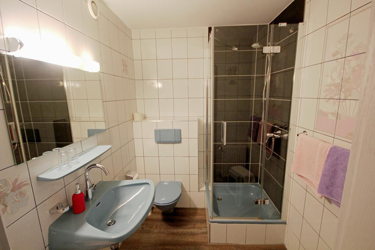 Bathroom, Sonnenhof Bed & Breakfast, Innsbruck