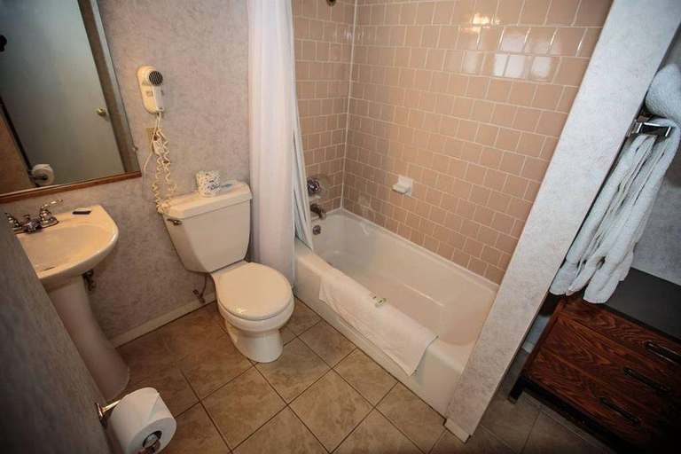 Bathroom 5, Outbound Stowe, Lamoille