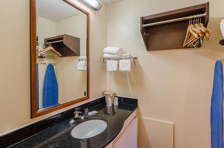 Bathroom 4, Red Roof Inn Kingsport, Sullivan