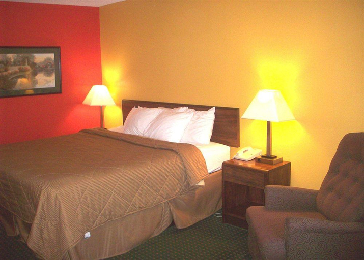 Bedroom 3, Red Roof Inn Kingsport, Sullivan