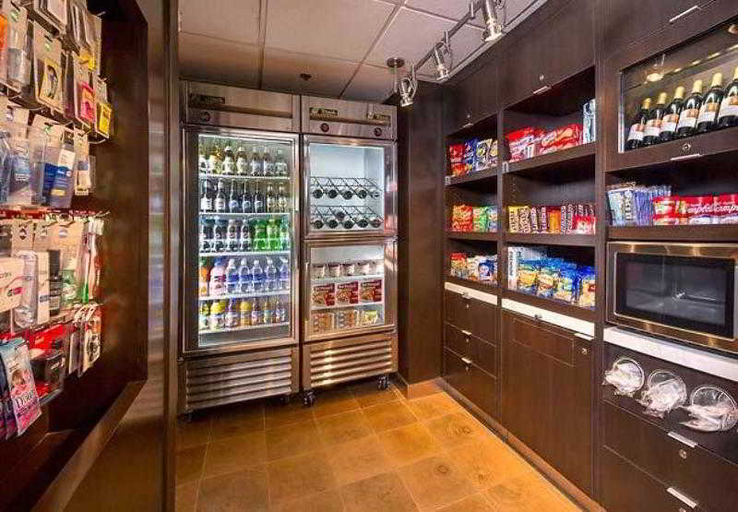 Food & Drinks