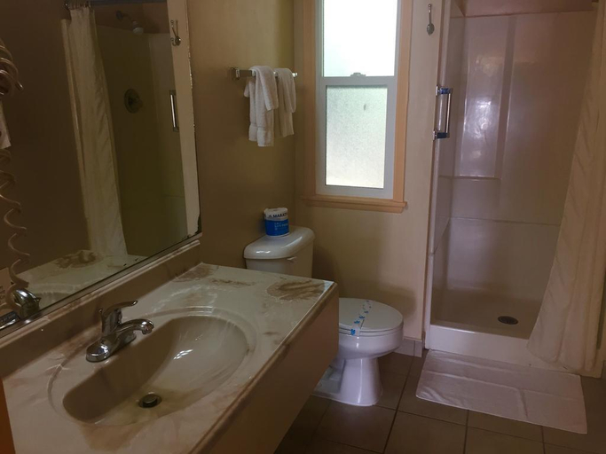 Bathroom, Paradise Inn, Butte