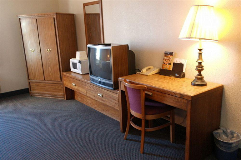 Exterior & Views 2, State Line Inn, Washington