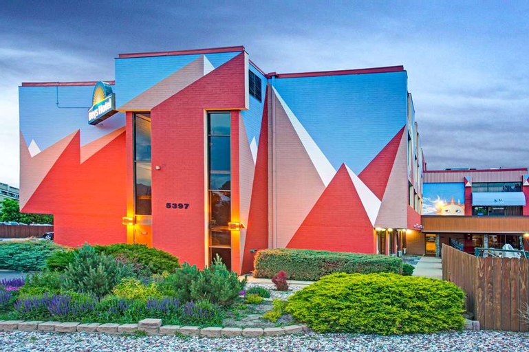 Exterior & Views 2, Days Hotel by Wyndham Boulder, Boulder