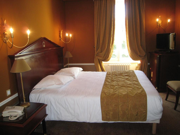 Bedroom 3, Hotel Les Marechaux, Yonne