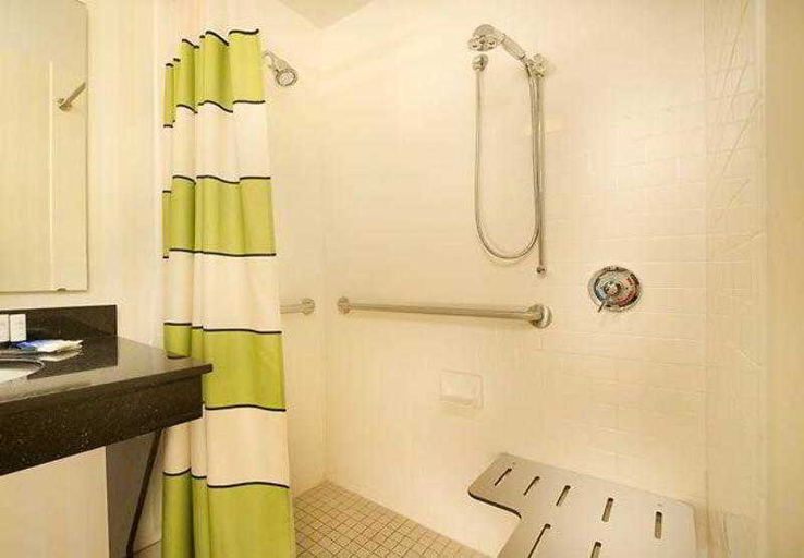 Bathroom 4, Fairfield Inn & Suites Chattanooga I-24, Hamilton