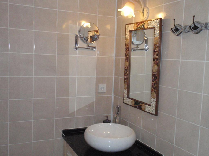 Bathroom 3, Kas Yoga House, Kaş