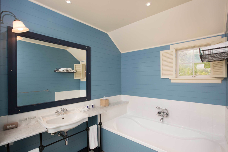 Bathroom 23