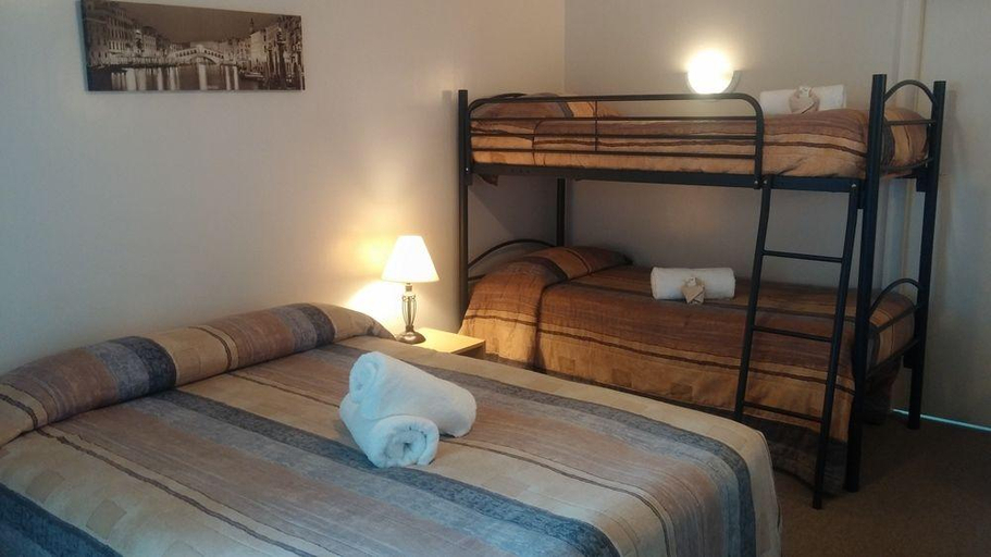 Bedroom 3, Raymar Motor Inn, Marlborough