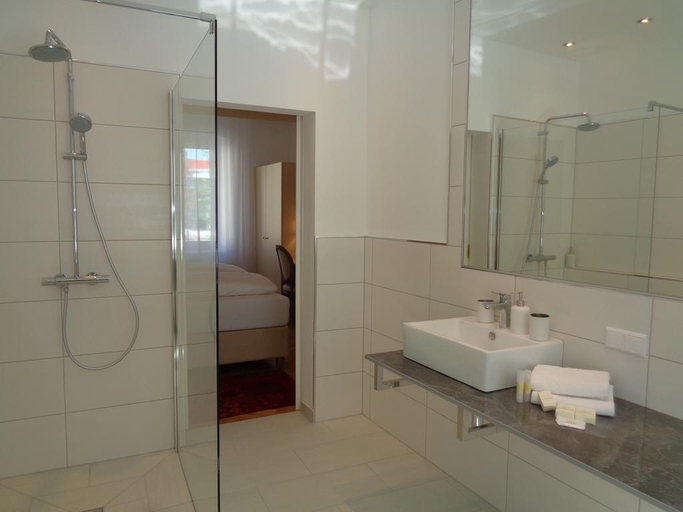 Bathroom 4, Boutique Hotel Goldenes Lamm, Villach