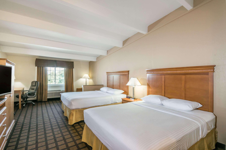 Bedroom 3, Super 8 by Wyndham Beaumont, Jefferson