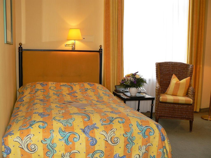 Bedroom 3, Nordsee Hotel Borkum, Leer