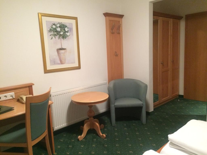 Bedroom 3, Hotel Martini Kaprun including free parking and Zell am See-Kaprun summer card, Zell am See