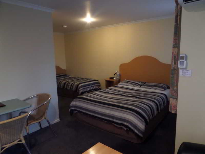 Bedroom 3, Sheffield Motor Inn, Kentish