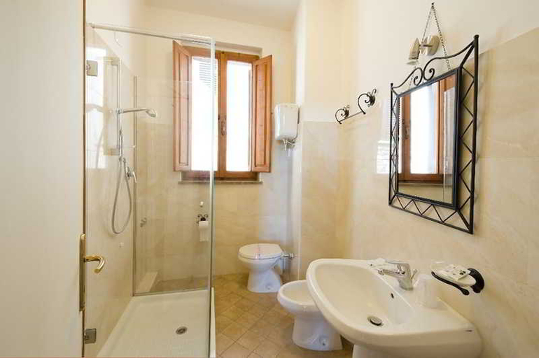 Bathroom 4, Hotel Properzio, Perugia