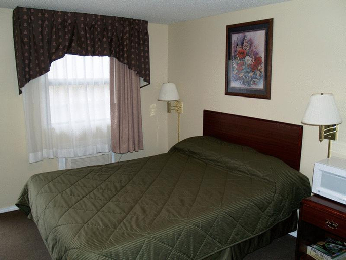 Bedroom 4, Boulevard Inn, Erie
