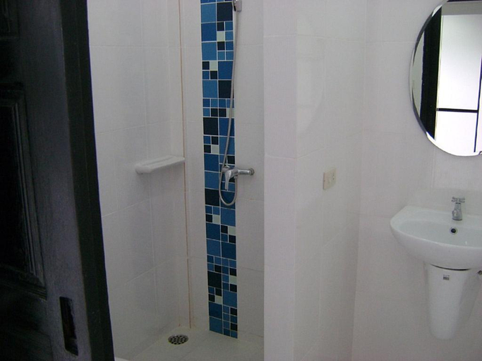 Bathroom 4, Peter Pan Resort, K. Ko Kut