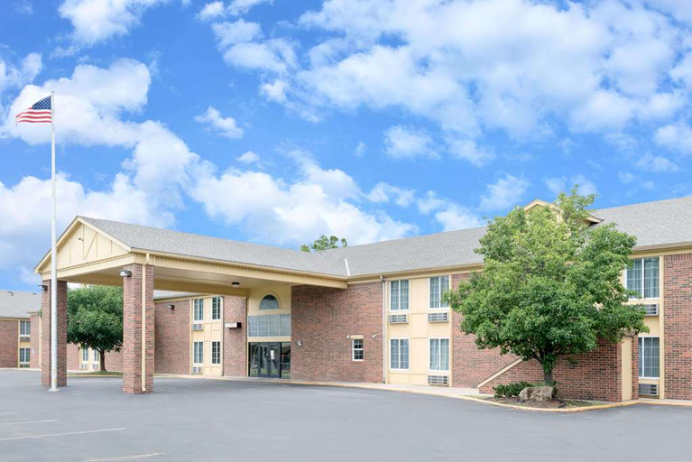 Exterior & Views, Days Inn by Wyndham Newton, Harvey