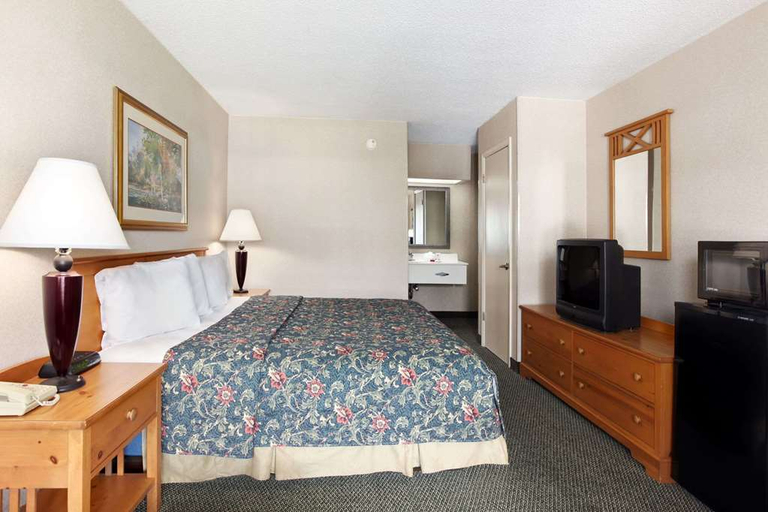 Bedroom 3, Clarion Inn & Suites Florence - Darlington, Florence