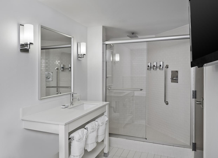 Bathroom 4, Four Points by Sheraton Minneapolis, Hennepin