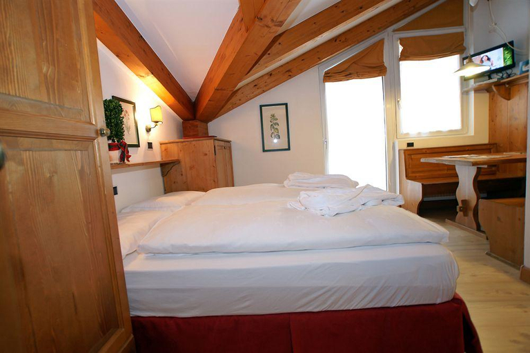 Bedroom 4, Residence Sporting Club Aparthotel, Trento