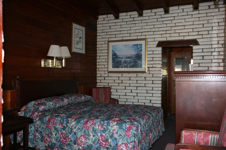 Bedroom, Adobe Hacienda Motel, Broward