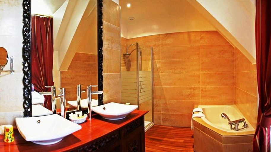 Bathroom, Chateau Hotel le Boisniard, Vendée