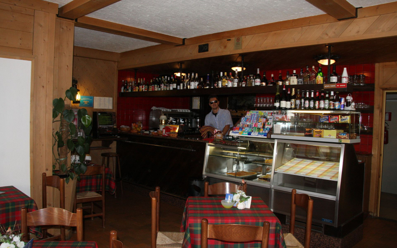 Food & Drinks