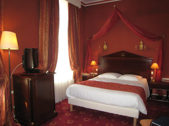 Bedroom 5, Hotel Les Marechaux, Yonne