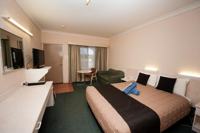 Bedroom 5, Sapphire City Motor Inn, Inverell - Pt B