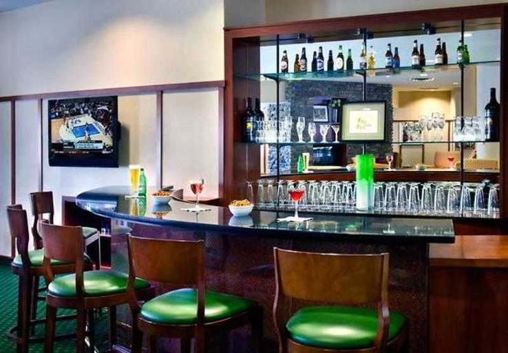 Food & Drinks 5, Courtyard Paramus, Bergen