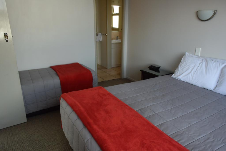 Bedroom 4, Absolute Lake View Motel, Taupo
