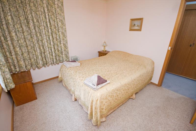 Bedroom 5, Derwent Vista Holiday House, Glenorchy