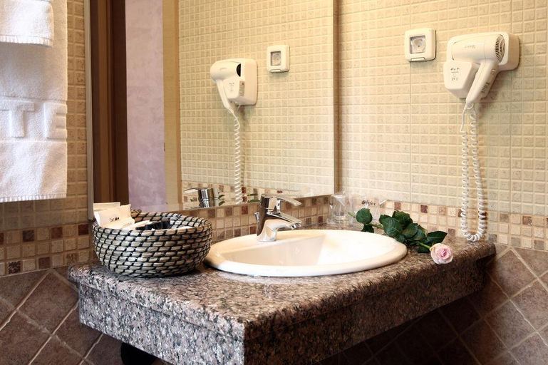 Bathroom 5, Euro Garni Hotel, Belgrade