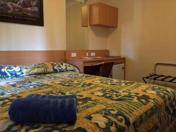 Bedroom 4, Sovereign Inn, Cowra