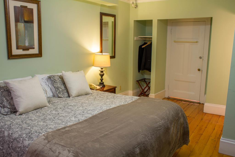 Bedroom 5, Beacon Inn 1750, Boston