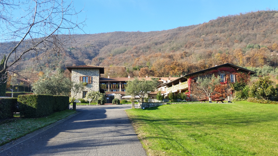 Exterior & Views