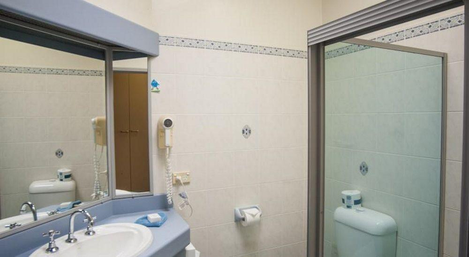 Bathroom 5, Palm Court Motor Inn, Port Macquarie-Hastings - Pt A