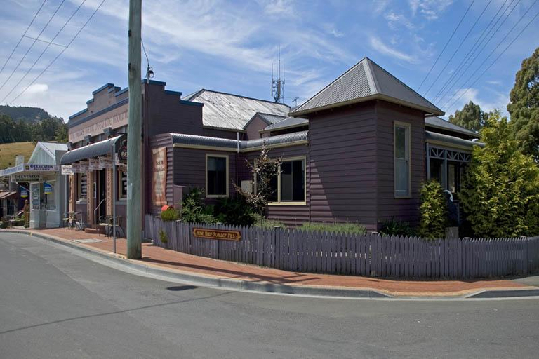Exterior & Views 2, Bears Went Over The Mountain Hotel, Huon Valley