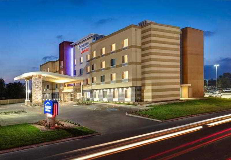 Exterior & Views 2, Fairfield Inn & Suites Hutchinson, Reno